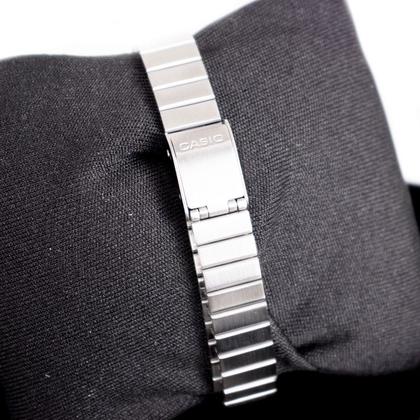 Imagem de Relógio Feminino Casio Mini Vintage Digital Prata LA670WA-2DF