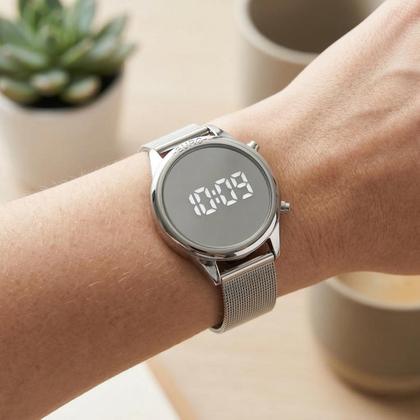 Imagem de Relógio Feminino Digital Prata com Caixa e Pulseira de Aço Inoxidável à Prova D Água Elegante Luxo Fashion Euro