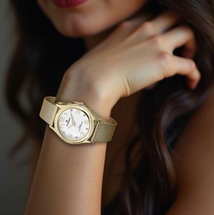 Imagem de Relógio Feminino Dourado com Fundo Branco Analógico de Pulso Movimento Quartzo Delicado Luxo Elegante Fashion Kit com Colar e Brincos Champion