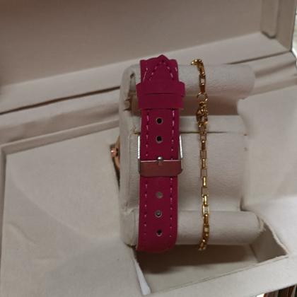 Imagem de Relógio feminino elegante com movimento quartzo e pulseira em material sintético pink