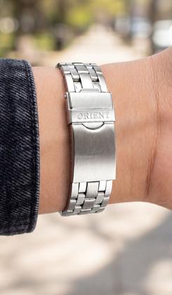 Imagem de Relógio Feminino Orient De Pulso Analógico Quartz Pequeno Delicado Prateado Em Aço Inoxidável A Prova Dágua Em 50 Metros Com Calendário Original