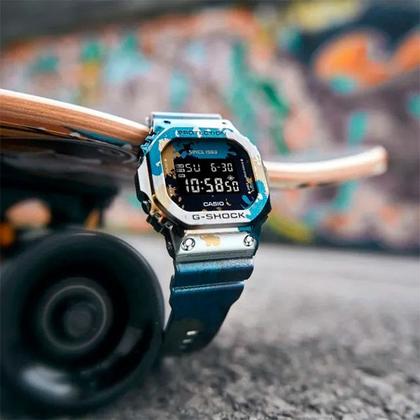 カシオ　G-SHOCK GM-5600SS Relógio G-SHOCK GM-5600SS-1DR Street Spirit - Casio - Relógio