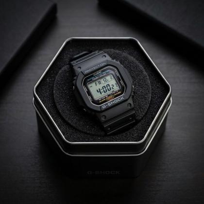 Imagem de Relógio Masculino Casio G-Shock Digital Prova Dágua 20 ATM Recarregável Tough Solar Resistente Choques 5 Alarmes Hora Mundi G-5600UE-1DR