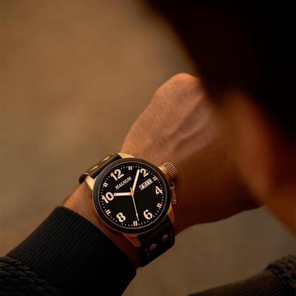 Imagem de Relógio Masculino Magnum Bronze Aço Inoxidável Couro Preto Mostrador Preto Original Resistente à Água MA32783P