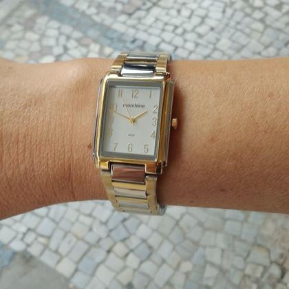 Relógio Mondaine Fem. 32520LPMVBE3, Prata/Dourado, 27x29mm Imagem de Relógio Mondaine Fem. 32520LPMVBE3, Prata/Dourado, 27x29mm