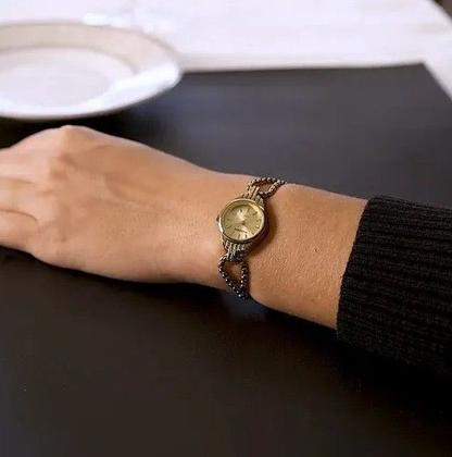 Imagem de Relógio mondaine feminino dourado delicado pequeno 32957lpmvde1