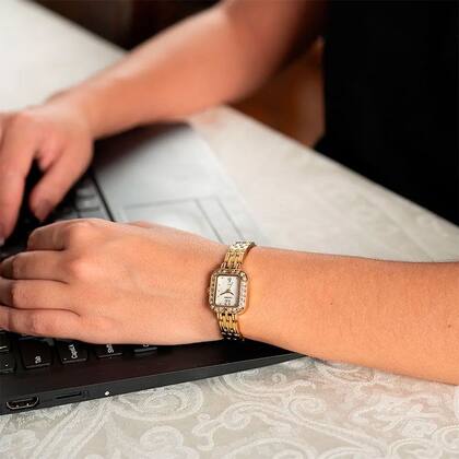 Imagem de Relógio Mondaine Feminino Madrepérola Cristais Dourado 99781LPMVDE1
