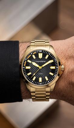 Imagem de Relógio Mondaine Masculino Analógico Dourado Fundo Preto Quartz Pulseira De Aço Inoxidável Brilha No Escuro Prova Dágua 50 Metros Original