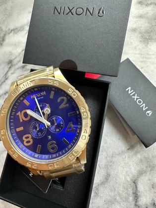 Imagem de Relógio Nixon 51-30 Chrono Analógico Dourado FUNDO Azul 51mm