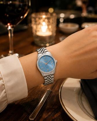 Imagem de Relógio Orient Feminino Analógico Eternal Aço Prata Fundo Azul Sky Blue Calendário FBSS1206 A2SX