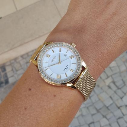 Imagem de Relogio Orient feminino dourado pequeno algarismo romano cravejado com pedrinhas pulseira esteira malha de aço mesh a prova de agua FGSS1256 S3KX