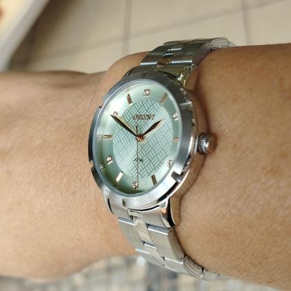 Imagem de Relogio Orient feminino prata verde rose moderno cravejado com pedrinhas strass a prova dagua aço inox FBSS0142 F1SX