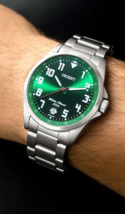 Imagem de Relógio Orient Masculino Analógico Quartz Esportivo Casual De Pulso Em Aço Inox VIsor Verde Com Calendário A Prova DÁgua Em 50 Metros Original