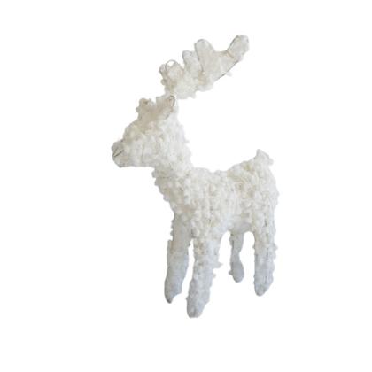 Imagem de Rena Aramada Revestida com Flocos de Neve e LED