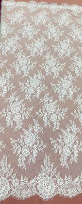 Imagem de Renda chantilly na cor off white