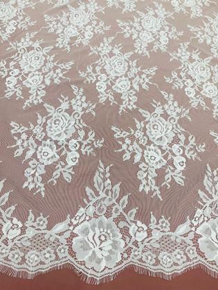 Imagem de Renda chantilly na cor off white