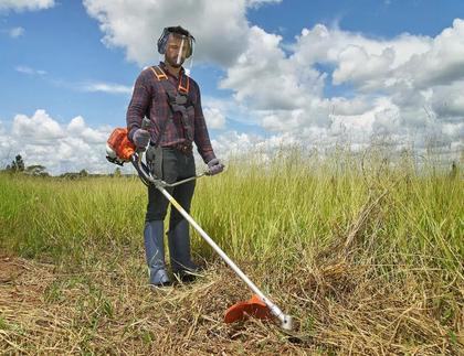 Roçadeira Husqvarna 236r e Motosserra 61 Sabre 13 Com Furadeira