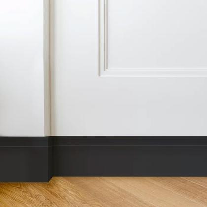 Imagem de Rodapé de Poliestireno Preto Frisado Formix 3D - 20cm