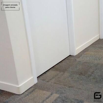 Imagem de Rodapé Eva Autocolante Flexível Liso 5cmx1cm 15 Metros