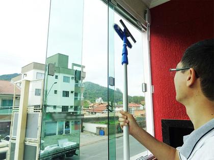 Imagem de Rodo Limpa Vidros Com Cabo Extensor Telescópico 9 Mts Para Janelas Altas