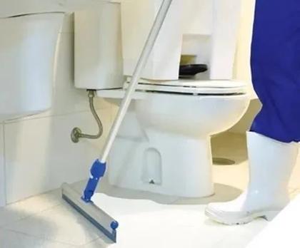 Imagem de Rodo Twister Cabo Retrátil Chega Até 1,40m Junta Articulada - Bralimpia