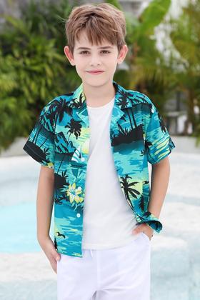 Imagem de Roupas havaianas combinando: pai cromoncente, filho, mãe e filha