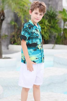 Imagem de Roupas havaianas combinando: pai cromoncente, filho, mãe e filha