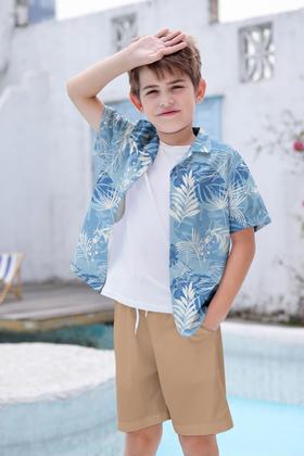 Imagem de Roupas havaianas combinando: pai cromoncente, filho, mãe e filha