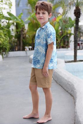 Imagem de Roupas havaianas combinando: pai cromoncente, filho, mãe e filha