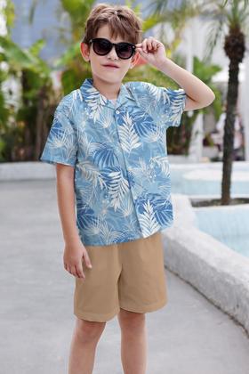 Imagem de Roupas havaianas combinando: pai cromoncente, filho, mãe e filha