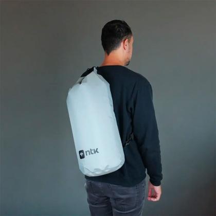 Imagem de Saco Estanque Impermeável Duffle NTK para Viagens Mochilão Pescaria 20L Cinza - Nautika