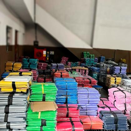 Imagem de Sacolas Plásticas Boca de Palhaço / Alça Vazada 35x45 1Kg