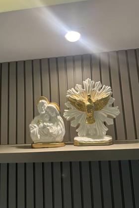 Imagem de Sagrada Família 15 Cm Altura Manto Cor Branco Pérola e Dourado Feito Gesso Estátua Presente Católico