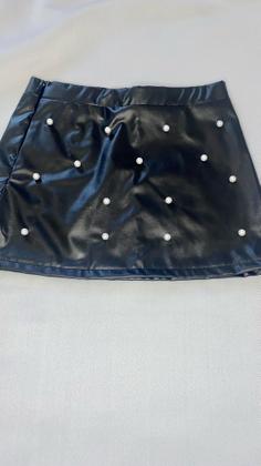 Imagem de Saia infantil em couro e pérolas fake