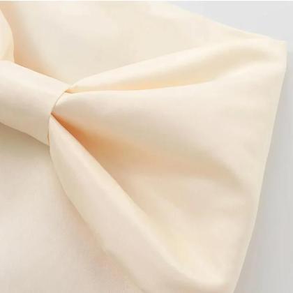 Imagem de Saia Midi em Cetim para Mulheres - Modelo Plissado com Arco - Verão 2024