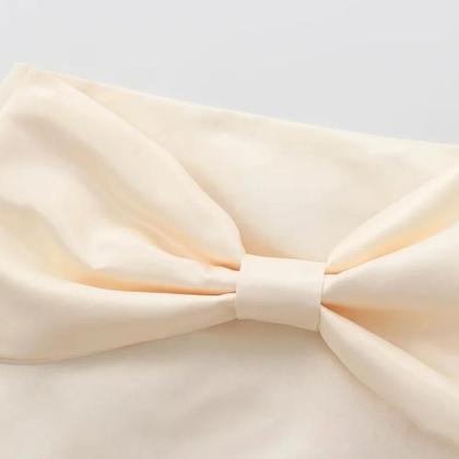 Imagem de Saia Midi em Cetim para Mulheres - Modelo Plissado com Arco - Verão 2024