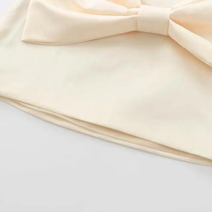 Imagem de Saia Midi em Cetim para Mulheres - Modelo Plissado com Arco - Verão 2024