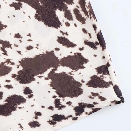 Imagem de Saia Midi Feminina De Cintura Alta Com Cinto Em Cores Contrastantes E Estampa Em Cetim Texturizado