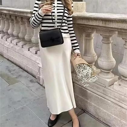 Imagem de Saia Midi Preta em Cetim com Detalhe em Arco - Cintura Alta - Moda Verão 2024