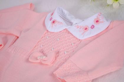 Imagem de Saída de maternidade  Maite macacão em tricot + body com gola bordada + faixa de cabelo