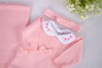 Imagem de Saída de maternidade  Maite macacão em tricot + body com gola bordada + faixa de cabelo