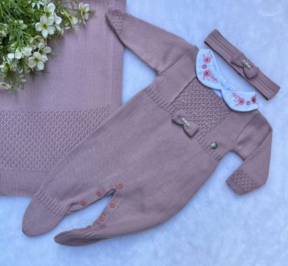 Imagem de Saída de maternidade  Maite macacão em tricot + body com gola bordada + faixa de cabelo