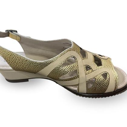 Imagem de Sandália Anabela Retrô em Couro Fechamento com Fivela J.Gean