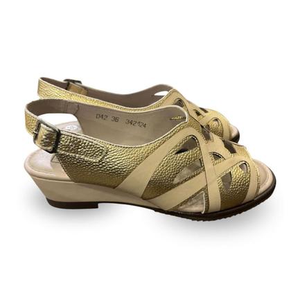 Imagem de Sandália Anabela Retrô em Couro Fechamento com Fivela J.Gean