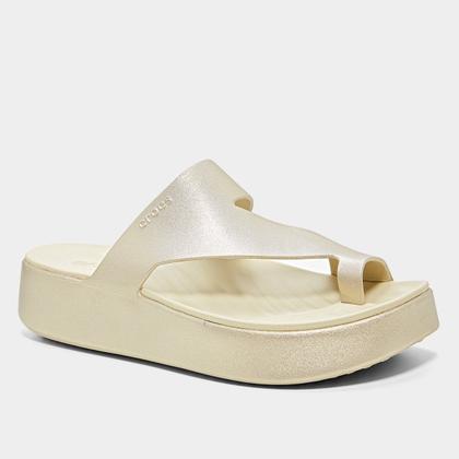 Imagem de Sandália Crocs Getaway Metallic Platform Toe Loop Feminina