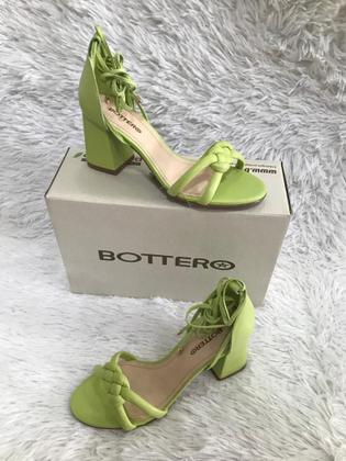 Imagem de Sandália feminina bottero 341802 em couro salto bloco 7 cm verde limone