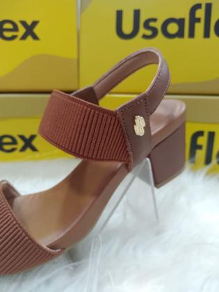 Imagem de Sandália Feminina Usaflex Salto Bloco em Couro com Elástico Y8204