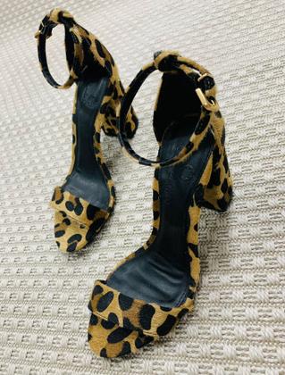 Imagem de Sandália Gisele Salto grosso Onça Rafaela Salomão