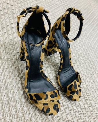 Imagem de Sandália Gisele Salto grosso Onça Rafaela Salomão