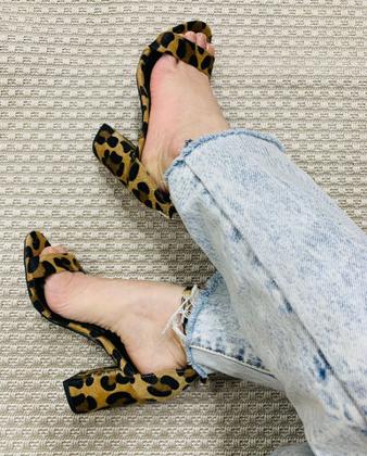 Imagem de Sandália Gisele Salto grosso Onça Rafaela Salomão